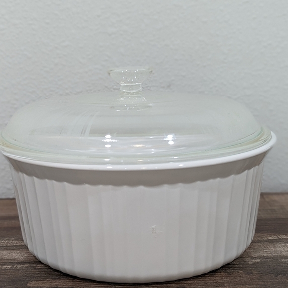 Corningware Vintage All White F-1-B 2.5 Quart Baking dish with Lid - Picture 2 of 6